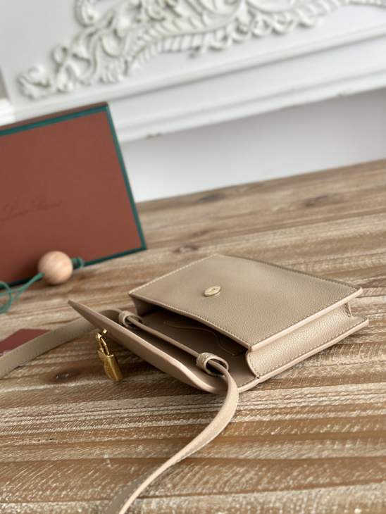 Picture of Loro Piana Handbags _SKUfw214531493fw